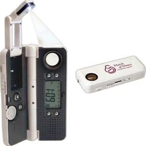 Handy Traveler - Multifunction Alarm Clock Fm Auto Scan Radio With Light. 12/24 Hour Mode And Snooze