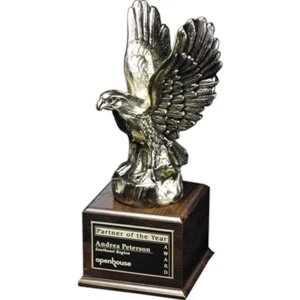 Fearless Eagle Eagle Gallery - Eagle Award Made Of Bronze On A Walnut Base. Blank