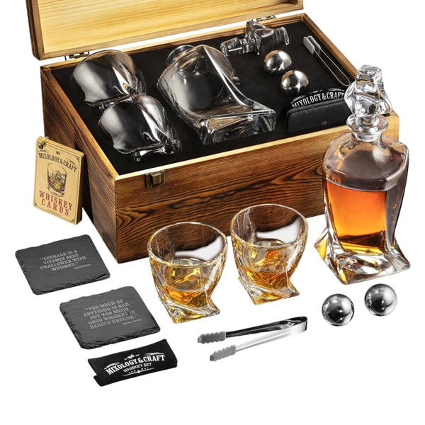 Elegant Whiskey Decanter Set in Wooden Box - Elegant Whiskey Decanter Set in Wooden Box - Image 2 of 5