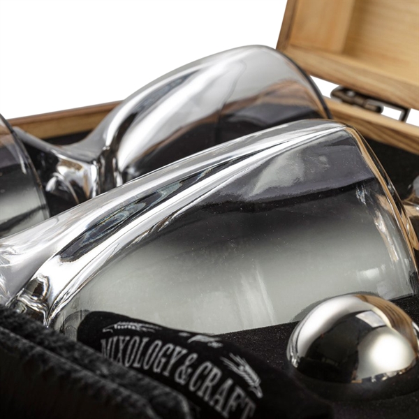 Elegant Whiskey Decanter Set in Wooden Box - Elegant Whiskey Decanter Set in Wooden Box - Image 4 of 5