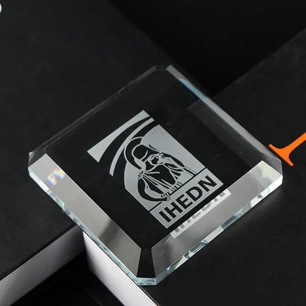 Crystal Beveled Square paperweight - Crystal Beveled Square paperweight - Image 0 of 1