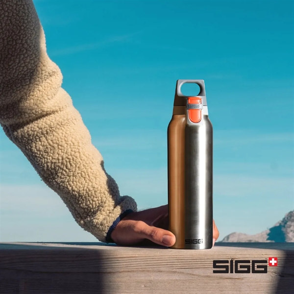 SIGG™ Hot & Cold One  Bottle - 17oz - SIGG™ Hot & Cold One  Bottle - 17oz - Image 2 of 10