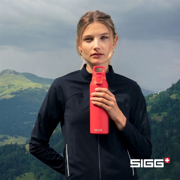SIGG™ Hot & Cold One  Bottle - 17oz - SIGG™ Hot & Cold One  Bottle - 17oz - Image 4 of 10