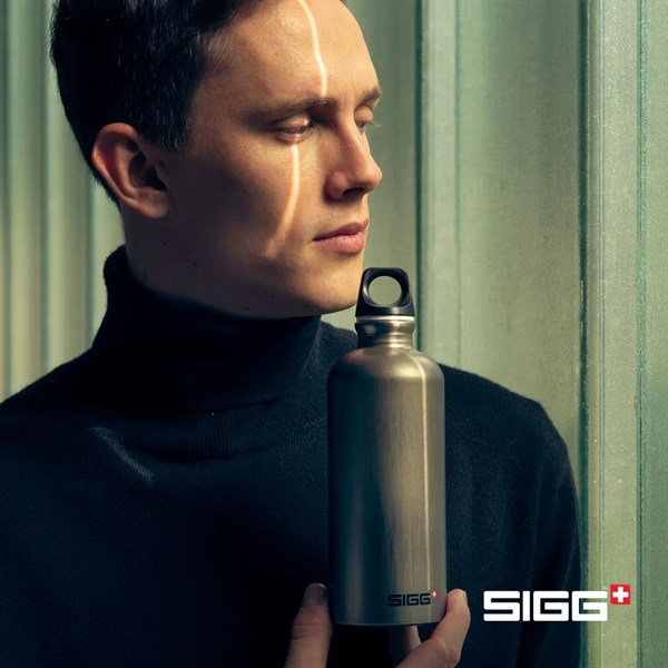 SIGG™ Classic Traveller Bottle - 20oz - SIGG™ Classic Traveller Bottle - 20oz - Image 4 of 40
