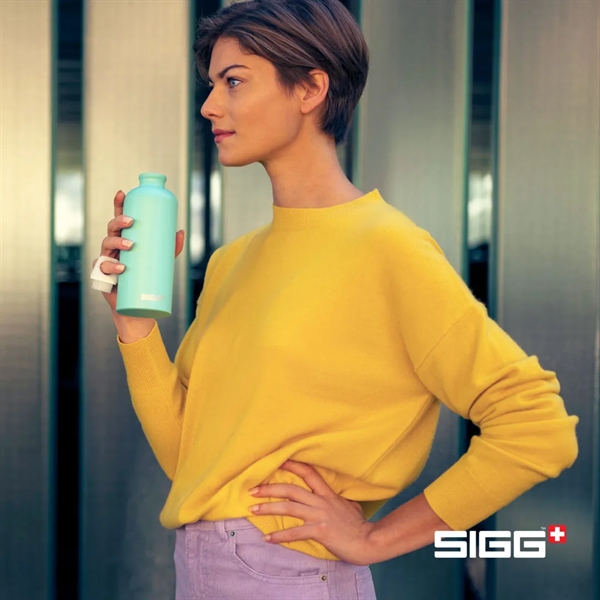 SIGG™ Classic Traveller Bottle - 20oz - SIGG™ Classic Traveller Bottle - 20oz - Image 6 of 40