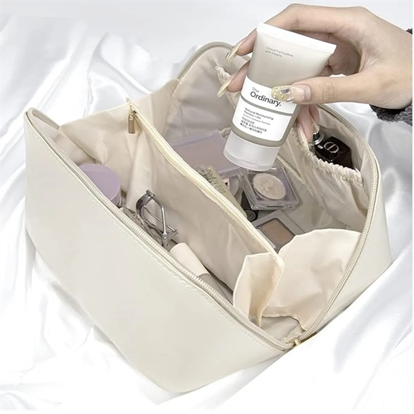 Large Capacity Travel Cosmetic Bag - Large Capacity Travel Cosmetic Bag - Image 4 of 11