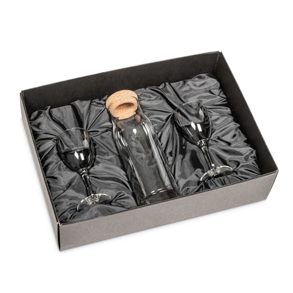 Aviston Carafe & Carberry Wine