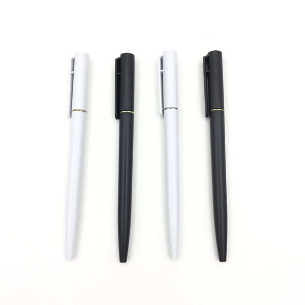 Twist action with gold accent and black/white barrel - Twist action with gold accent and black/white barrel - Image 0 of 5