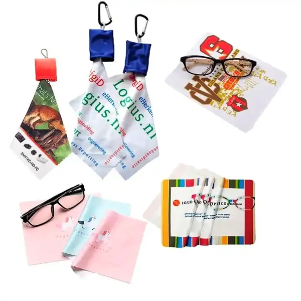 Microfibre Lens Cloth with Carabiner - Microfibre Lens Cloth with Carabiner - Image 0 of 6