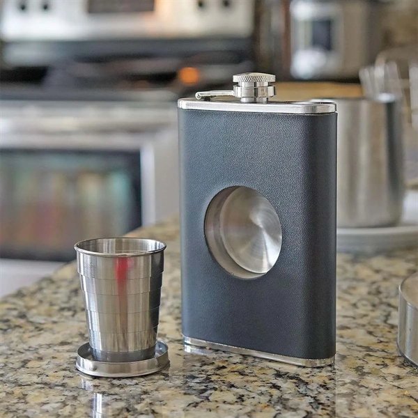 8oz Portable Hip Flask with Built In  Collapsible Shot Glass - 8oz Portable Hip Flask with Built In  Collapsible Shot Glass - Image 3 of 5
