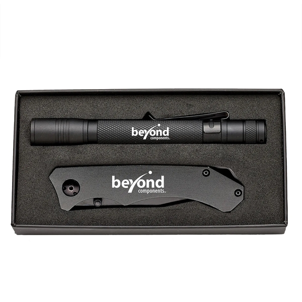 CEDAR CREEK® RAVEN LIGHT & POCKET KNIFE COMBINATION SET - CEDAR CREEK® RAVEN LIGHT & POCKET KNIFE COMBINATION SET - Image 0 of 4