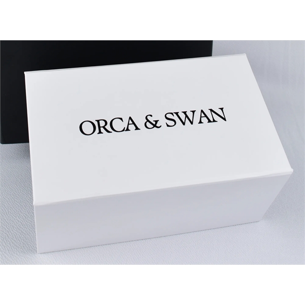 Magnetic Closure Gift Box with Pull-Up Tab (8.25" x 5" x 4") - Magnetic Closure Gift Box with Pull-Up Tab (8.25" x 5" x 4") - Image 4 of 5
