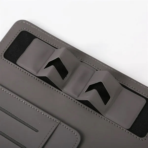 Magnus Padfolio - Magnus Padfolio - Image 2 of 4