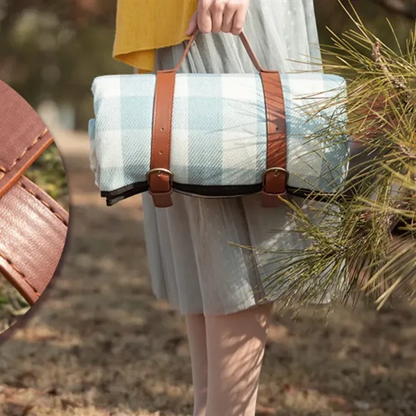 Foldable Waterproof Picnic Blanket - Foldable Waterproof Picnic Blanket - Image 4 of 5