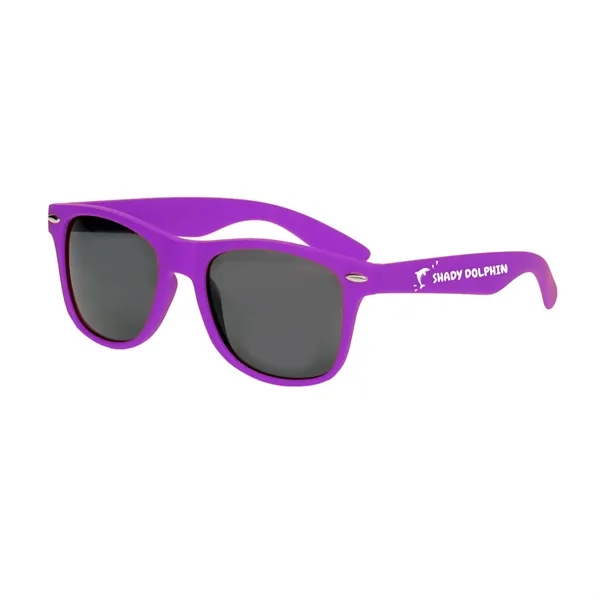 Sleek and Smooth Sunglasses (1 Color) - Sleek and Smooth Sunglasses (1 Color) - Image 3 of 9