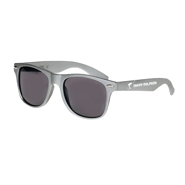 Sleek and Smooth Sunglasses (1 Color) - Sleek and Smooth Sunglasses (1 Color) - Image 5 of 9