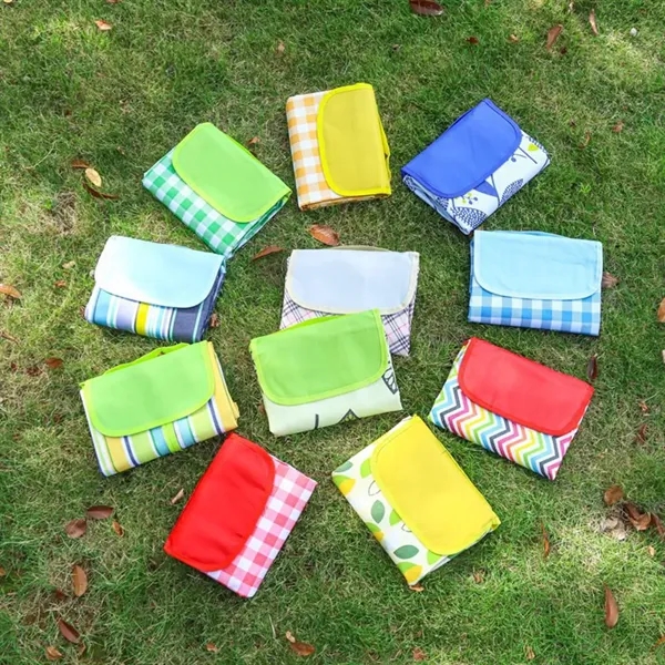 Portable Foldable Waterproof Picnic Blanket - Portable Foldable Waterproof Picnic Blanket - Image 3 of 9