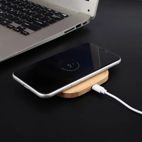 10W Wooden Wireless Charger - 10W Wooden Wireless Charger - Image 4 of 5