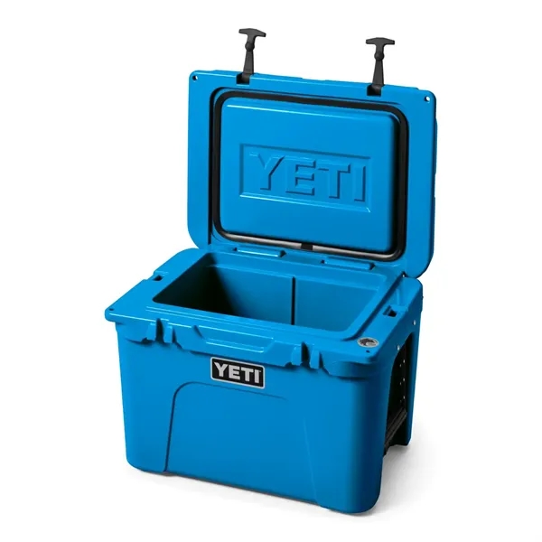 35 QT YETI® Tundra Hard Cooler Ice Chest (21.1" x 15.4") - 35 QT YETI® Tundra Hard Cooler Ice Chest (21.1" x 15.4") - Image 3 of 12