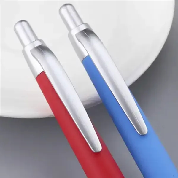 Personalised Logo Retractable Ballpoint Pen - Personalised Logo Retractable Ballpoint Pen - Image 1 of 3