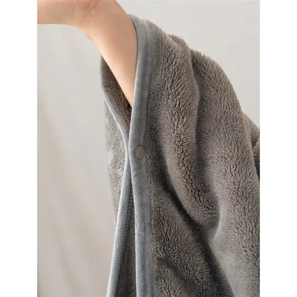 2-in-1 Unisex Foldable Coat Blanket for Home and Office - 2-in-1 Unisex Foldable Coat Blanket for Home and Office - Image 2 of 4