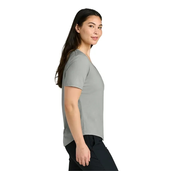 tentree Women's TreeBlend V-Neck T-Shirt - tentree Women's TreeBlend V-Neck T-Shirt - Image 2 of 9