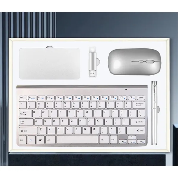 5-in-1 Tech Gift Set - 5-in-1 Tech Gift Set - Image 1 of 3