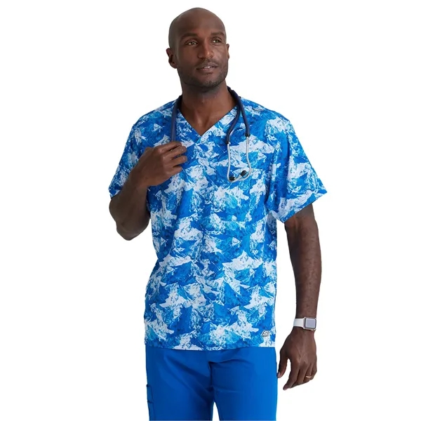 Barco - Skechers - Men's One Pocket V-Neck Print Top - Barco - Skechers - Men's One Pocket V-Neck Print Top - Image 0 of 3