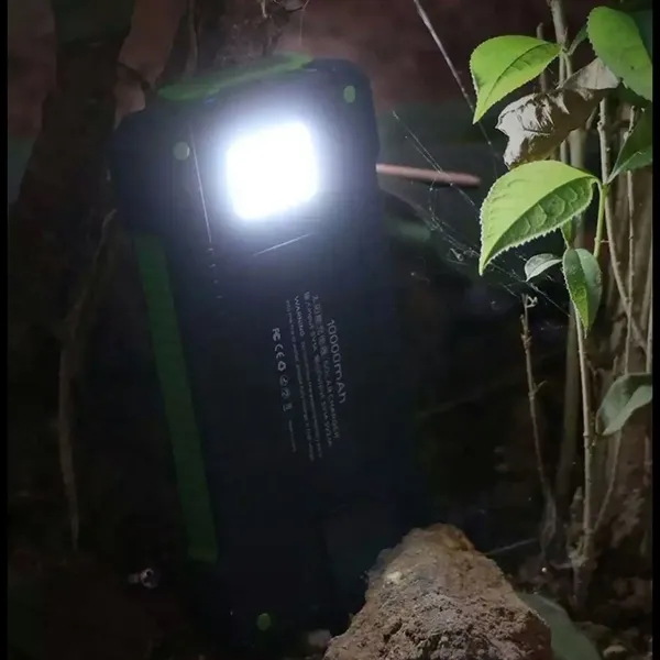6000mAh Solar Power Bank with Built-in Compass - 6000mAh Solar Power Bank with Built-in Compass - Image 8 of 10