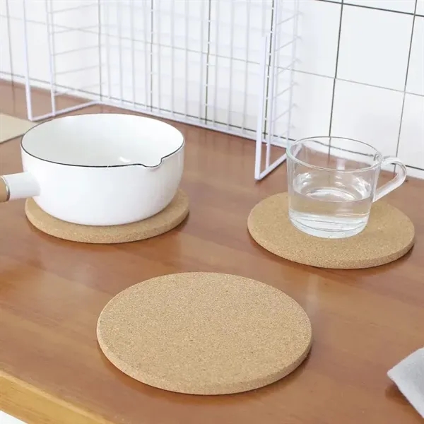 Water-absorbent oak cork coasters for table protection - Water-absorbent oak cork coasters for table protection - Image 4 of 7