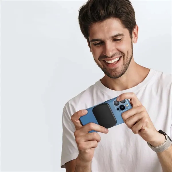 10000mAh Magnetic Wireless Charger Power Bank - 10000mAh Magnetic Wireless Charger Power Bank - Image 4 of 4