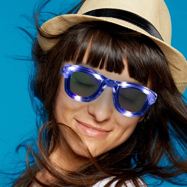 LED Classic Retro Sunglasses with Sound Option - LED Classic Retro Sunglasses with Sound Option - Image 4 of 10