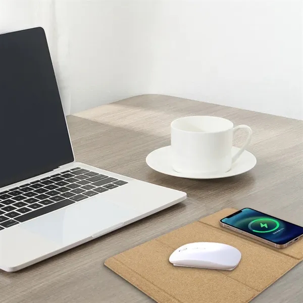 Eco-friendly Cork mouse pad with wireless charger foldable - Eco-friendly Cork mouse pad with wireless charger foldable - Image 2 of 6