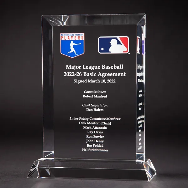 2D Vertical Crystal Award w/ Beveled Back & Base