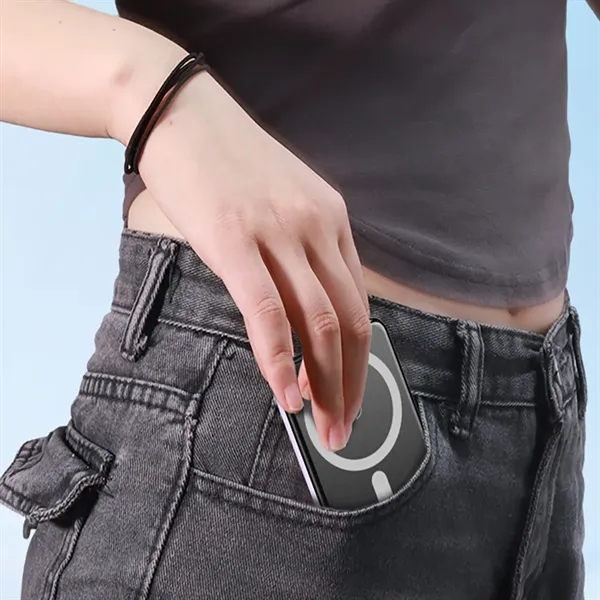 Magnetic Wireless Power Bank (10,000mAh) with Fast Charging - Magnetic Wireless Power Bank (10,000mAh) with Fast Charging - Image 3 of 6