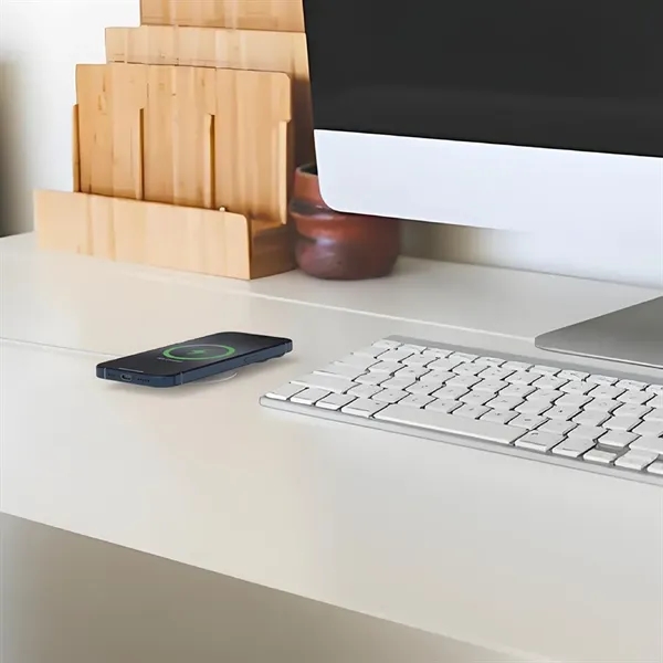 Dallas Magnetic Wireless Charger 15W - Dallas Magnetic Wireless Charger 15W - Image 4 of 11