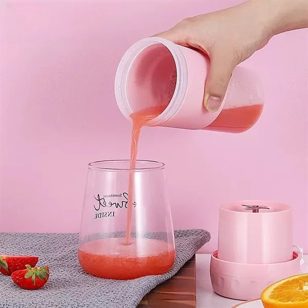 10oz. Portable USB Rechargeable Mini Juicer Cup With Handle - 10oz. Portable USB Rechargeable Mini Juicer Cup With Handle - Image 2 of 6