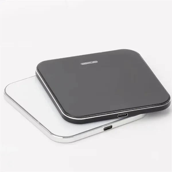 30W Fast Wireless Charger Pad for Smartphones - 30W Fast Wireless Charger Pad for Smartphones - Image 3 of 4