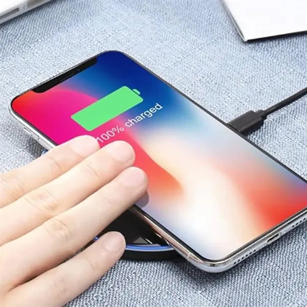30W Fast Wireless Charger Pad for Smartphones - 30W Fast Wireless Charger Pad for Smartphones - Image 4 of 4