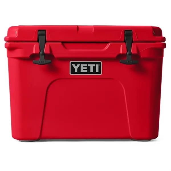 35 QT YETI® Tundra Hard Cooler Ice Chest (21.1" x 15.4") - 35 QT YETI® Tundra Hard Cooler Ice Chest (21.1" x 15.4") - Image 4 of 12