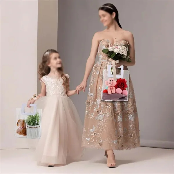 Reusable clear pvc shopping tote gift bag with handle - Reusable clear pvc shopping tote gift bag with handle - Image 3 of 4