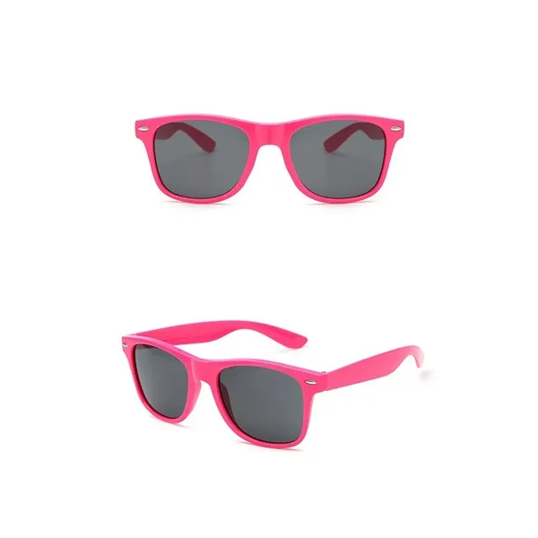 Fashionable Blackout Sunglasses - Fashionable Blackout Sunglasses - Image 5 of 7