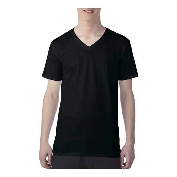 Anvil Featherweight V-Neck T-Shirt