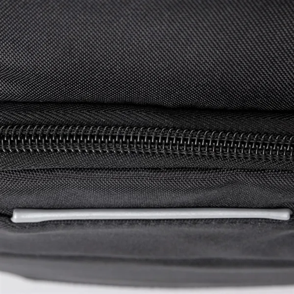 SwissDigital® Neptune SV Massage Large Travel Backpack - SwissDigital® Neptune SV Massage Large Travel Backpack - Image 21 of 28