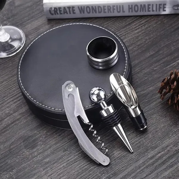 4-Piece Wine Tool Gift Set in Round Leather Case - 4-Piece Wine Tool Gift Set in Round Leather Case - Image 4 of 7