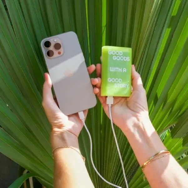 GOMI TRANSLUCENT PORTABLE CHARGER - GOMI TRANSLUCENT PORTABLE CHARGER - Image 3 of 5