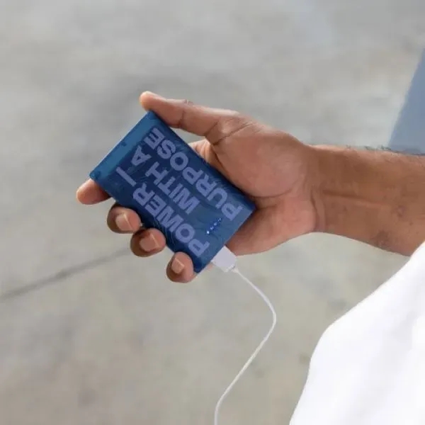 GOMI TRANSLUCENT PORTABLE CHARGER - GOMI TRANSLUCENT PORTABLE CHARGER - Image 4 of 5