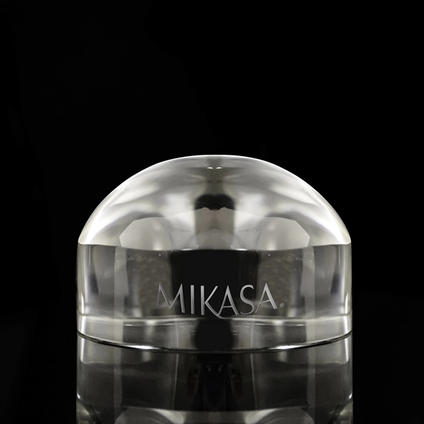 CRYSTAL CLEAR DOME OPTICAL PAPERWEIGHT - CRYSTAL CLEAR DOME OPTICAL PAPERWEIGHT - Image 0 of 2