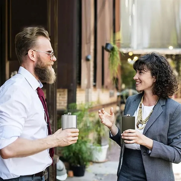 Portable  1/2/4/5 OZ Carabiner Stainless Steel Flat Flask - Portable  1/2/4/5 OZ Carabiner Stainless Steel Flat Flask - Image 4 of 9