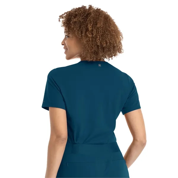 Maevn - Focus - Women's Three-Pocket V-Neck Tuck In Top - Maevn - Focus - Women's Three-Pocket V-Neck Tuck In Top - Image 2 of 9